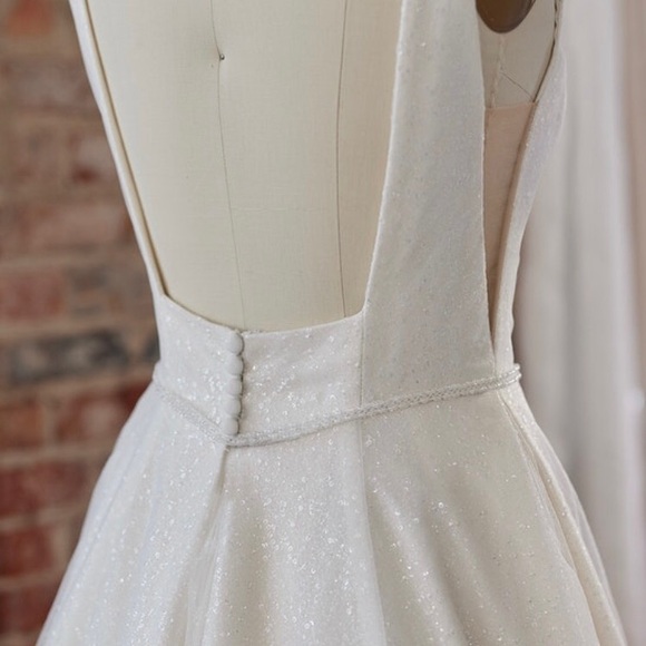 Maggie Sottero Symphony sparkly sample gown with pockets - Picture 9 of 12